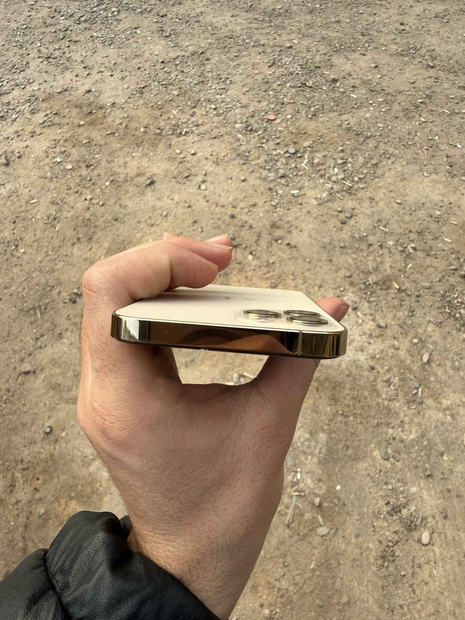 ￼السلام عليكم ايفوان12برو فقط بطريه80 ‏ذاكر 128￼ ‏نظافة80 سعر الهاتف380 
￼￼بغداد رقم الهاتف ***********
