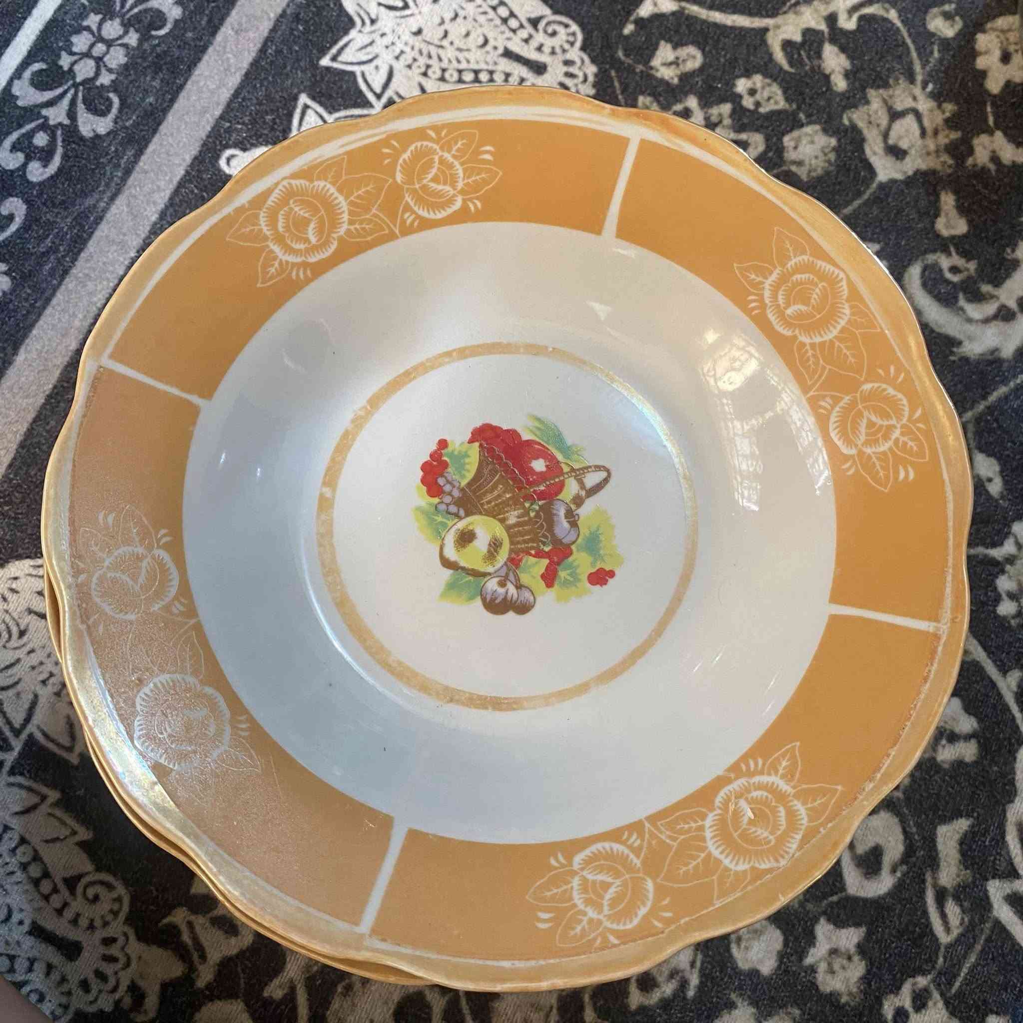 مساء الخير
عندي هاي المواعين القديمات الكبار للبيع
مكاني بغداد الشعب الثعالبة


**إذا كنت صاحب هذا الإعلان وتريد حذفه لأي سبب، رجاءا أرسل رسالة إلى الدعم الفني**