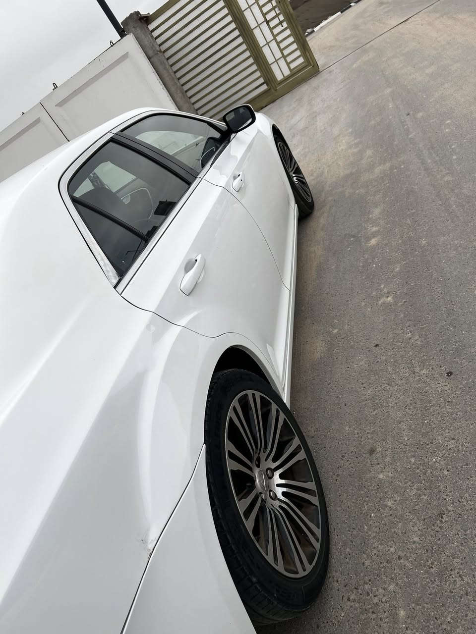 سلام عليكم اوبامه مديل 2014  فول مواصفات ماعده  لفتحه  سياره (ادوات )سياره بيها كصه  متومه رقم اربيل طبق الاصل تروح دك حاسبه . سياره جديده بمعنه لكلمه.  احلا من صور محرك وكير بالكارتون   تخم تاير تبريد ثلج حداديه جديده.   سياره موجوده ب البصره. ***********
