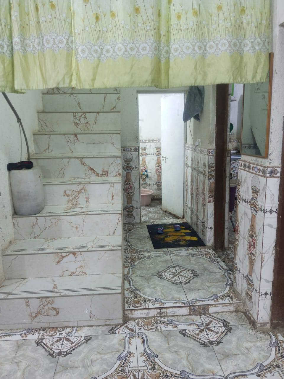 السلام عليكم 
بيت زراعي للبيع بلوك كهربائيّ عكادةالمساحة 400متر20×20طابق واحد
ديوانية12×4مع طارمة مع تواليت معزولة عن البيت 
3غرف كبيرة مساحة كل غرفة 5×4
استقبال داخلية 5×4للاهل والاقارب
مدخل البيت طول 3/50عرض 2/50
صالة طول 7و75عرض 4
مطبخ 4/4
حديقة داخلية على طول البيت4×20
حديقة خارجية متر على طول البيت 
كراج سيارة يتسع لسيارتين 
حمام داخلي +تواليت عدد2
درج حديد خارج البيت 
درج داخلي 
ماء سيح +كهرباء +مولد 
شارع 10متر يبعد عن الشارع السايدين الجديد 150متر
مكان كلش حلو ومرتب مع العلم المنطقة مشمولة بالطابو وكافة الخدمات
العنوان منطقة الصخيين شارع علي الاكبر ع
للاستفسار الاتصال على الارقام
***********واتساب 
***********
