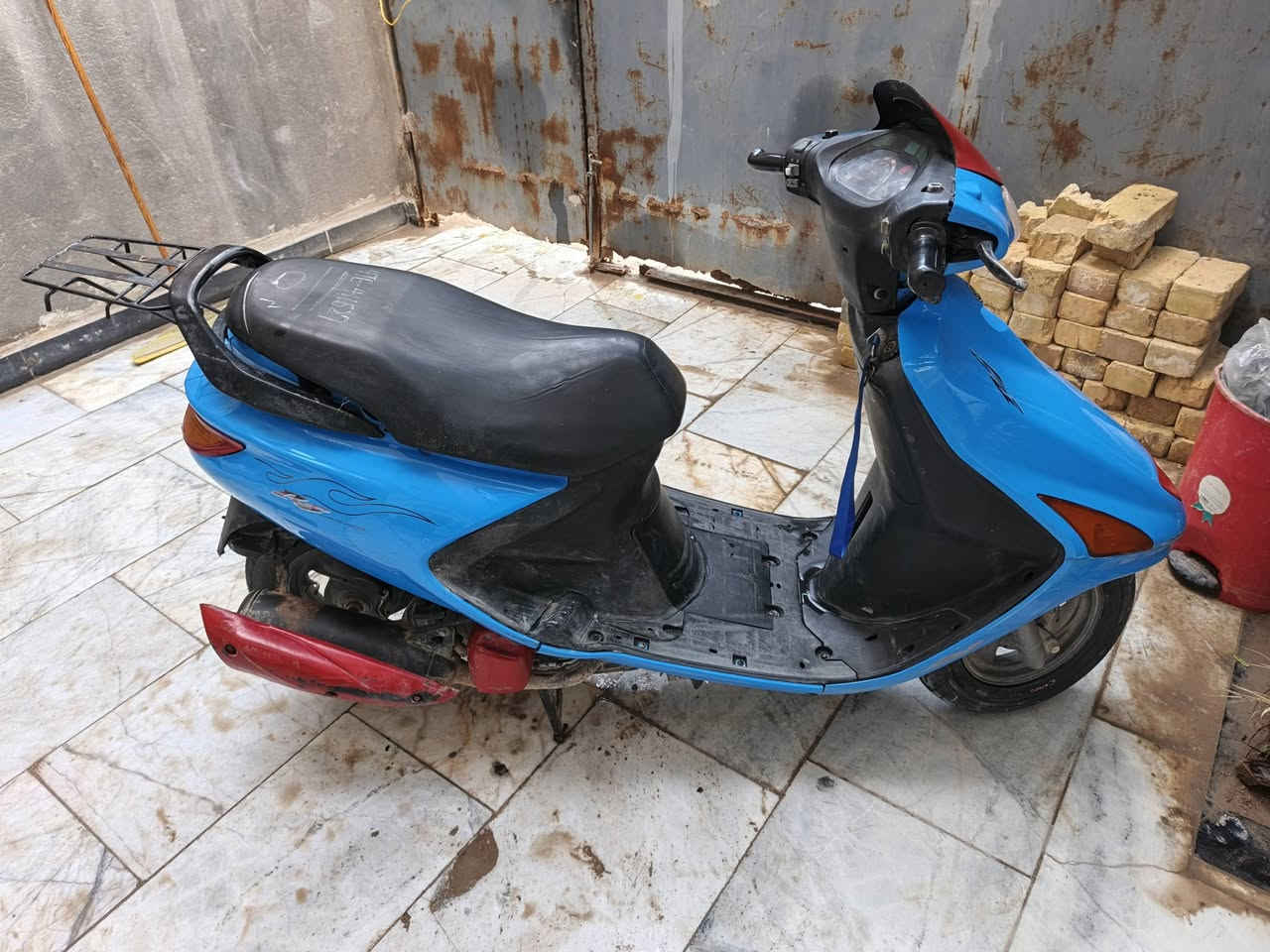 فراشه للبيع شوف عينك نضيفه مامفتوحه سلف عندر وياها اوراق منفيس السعر ٥٠٠ وبيه مجال مكاني البصره مناوي لجم ***********
