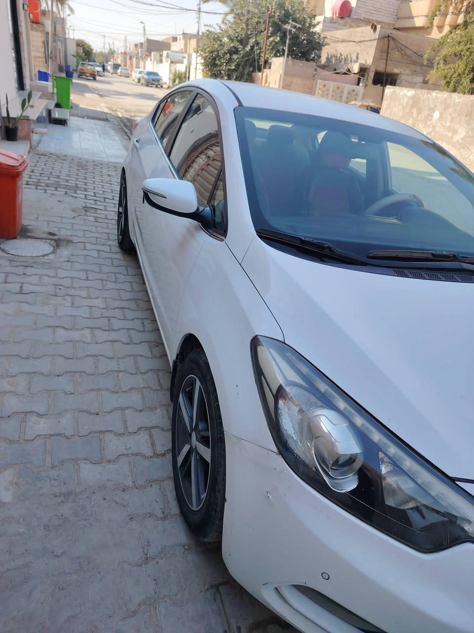 السلام عليكم من رخصة الاخوه المشرفين
سيراتو ٢٠١٣ محرك 1600
حساسات اماميه و خلفيه ابلاديه
تبريد خلفي شفتات با ستيرن
لد امامي و خلفي اشاير با مري و مري شفط
بيهه بارد با جاملغ الأمامي و بيهه رشت
 صبغ قليله جدا
*********** بي واتساب
السعر ١٢٥ و بيهه مجال قليل
