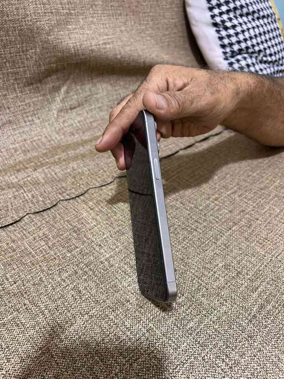 15 بروماكس تيتانيوم ذاكره 256 بطاريه 88الجهاز كفاله عامه شرط الفحص عربي شرق اوسط السعر 1100  رقم ***********
