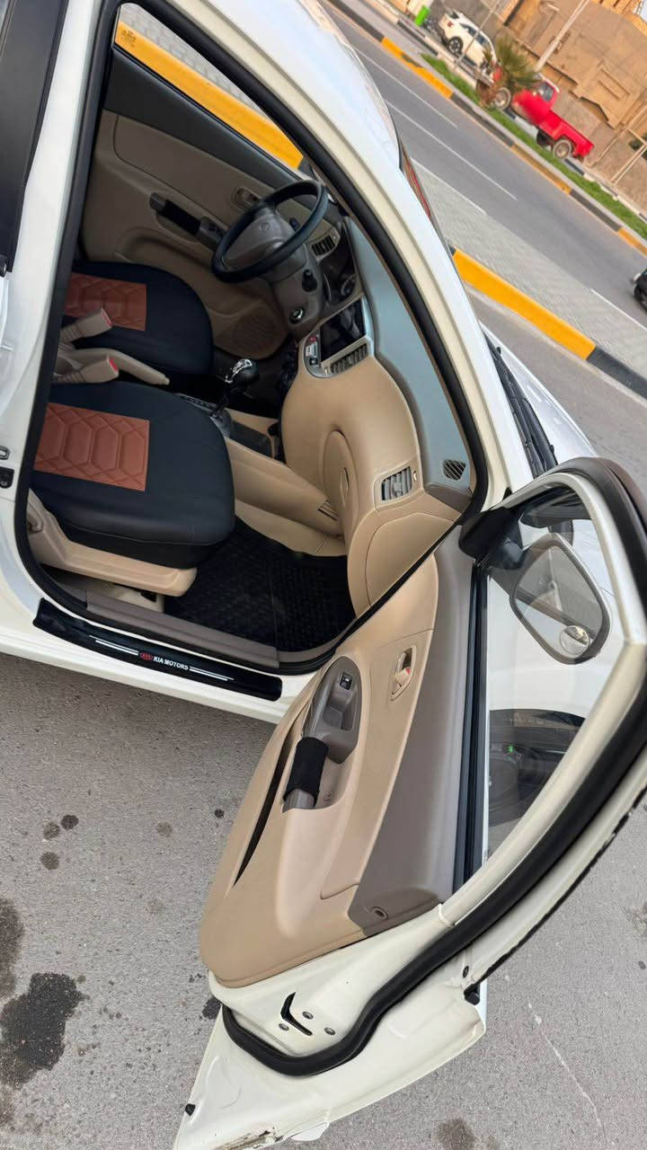 كيا ريو موديل 12 كفاله عامه رقم بغداد راعيها بصره مكينه 1600 كفاله كير مكينه تبريد حداده جديده كأمره خلفيه تخم تاير سياره جاهزه بصمه تشغيل 
موبايل*********** البصرة, العراق
