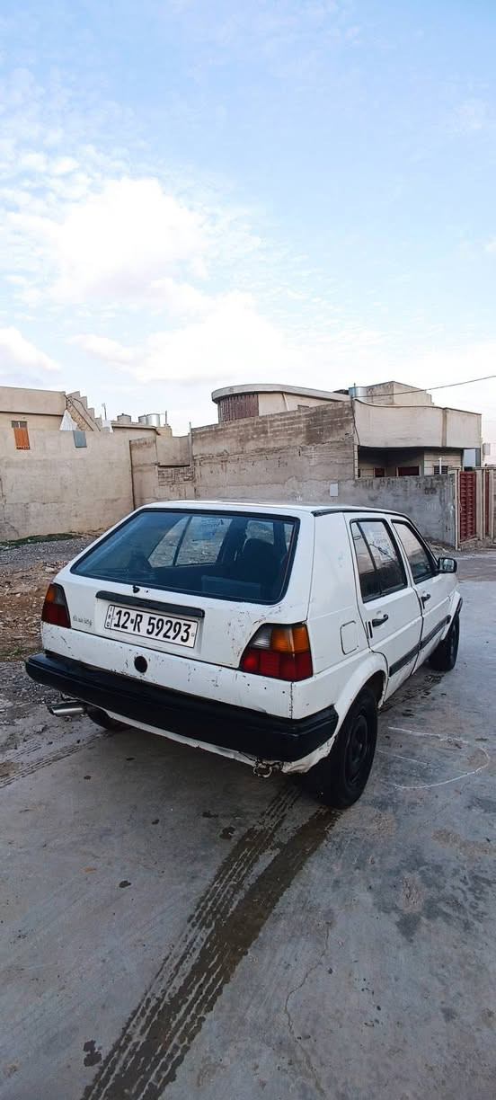 كولف 8.0   1990
سنويه 2030 السياره باسمي اني الشرعي
كير ومحرك وطخم شرط 
سياره مدوشمه وكابون بانزين بيها 
مكان موصل الأيمن 
***********
***********
