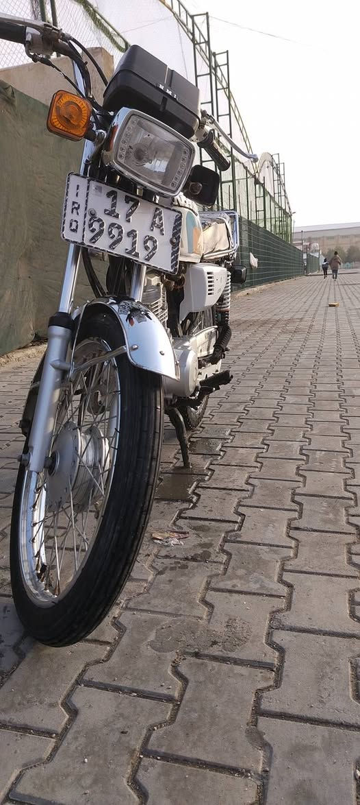 سلام عليكم 
اخوتي الطيبين دراجه ناما للبيع موديل 23
رقم مميز وسنويه بأسمي مداور ثاني يوم 
الدراجه جاهزه محتاجه ترتيب بصيط 
للاستفسار ***********واتساب 
الاستفسار ***********.اتصال
