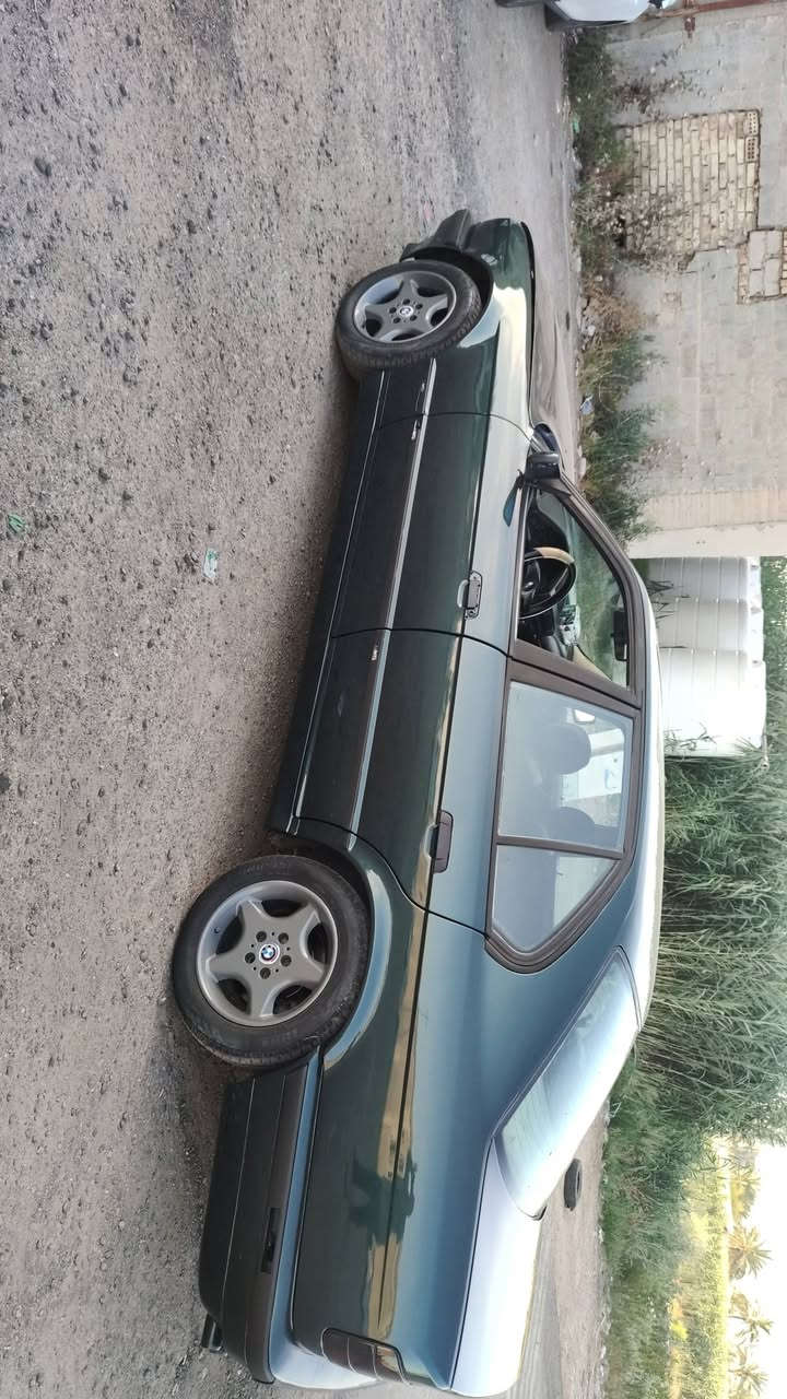 السلام عليكم بي ام دبليو 525اصل موديل 91 مسكر عدل محرك لا تبخير ولا تنقيص كير اوتو بچم عريض تبريد منضومه جديده دواخل حلوه تخم تاير كهربائيات كامله رقم اربيل هزه جديده سنويه جديده  بأسمي 2030 المكان بغداد السعر 60وبيها مجال 
للاتصال ***********
