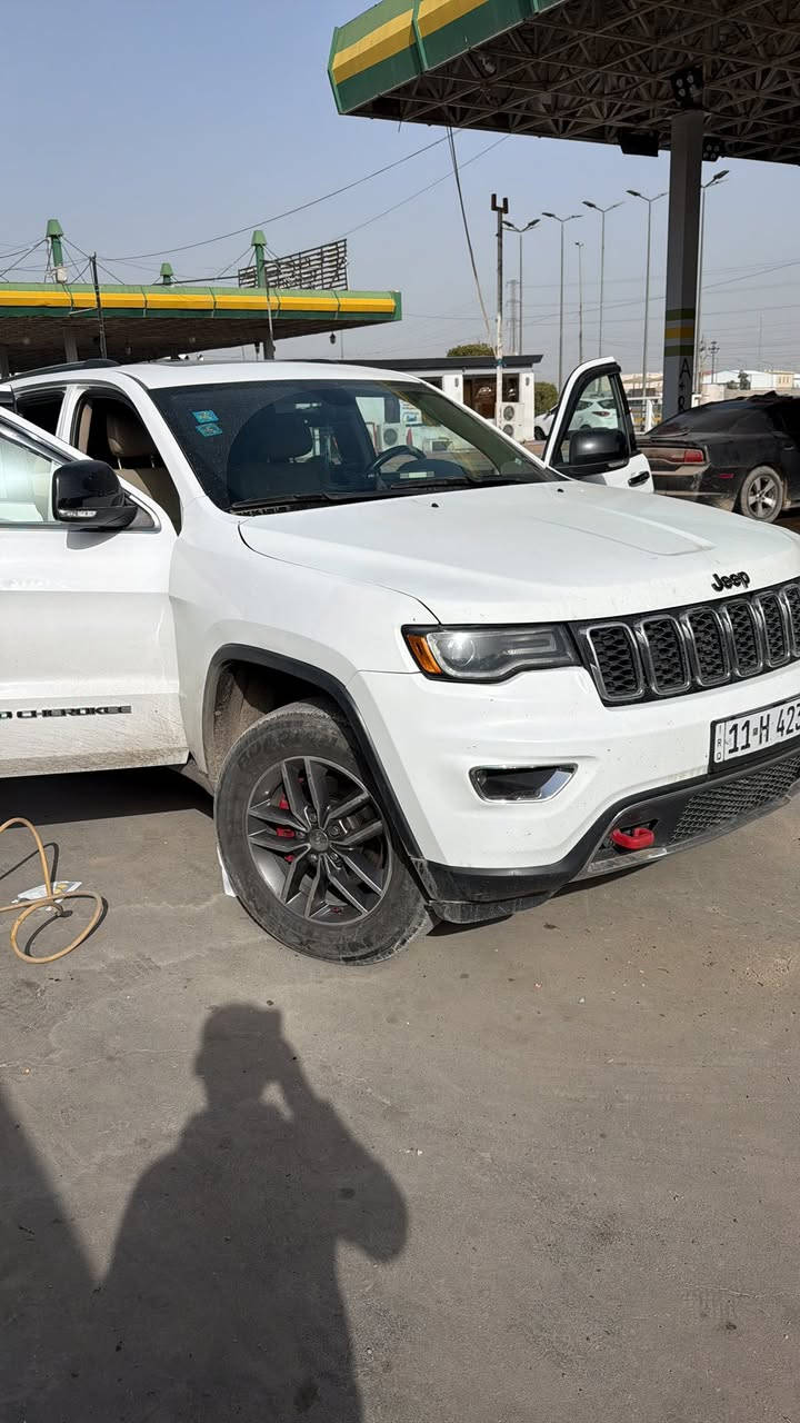 السلام عليكم
جيب گراند شيروكي
موديل 2017 فئة لمتد
رقم بغداد باسمي انكليزي تحويل جديد لغايه 2029
حادثه من جوه بسيط يعني كلين
بس بيها صبغ جاملغ وبنيد اثر شخوط السياره جديده ونصبتها كلش حلوه الايرباكات سليمه لا شاصي لا لغد لادواخل تجي وتشوفها بعينك السيارة لوك
المواصفات 
1- محرك 6 سلندر 3600 بحاله جيده گير جديد 
2- صدر امامي خلفي جديد 
3- گاردن واكسل جدد
4- طخم تاير جديد
5- لد امامي
6- لايت زنون عالي ناصي
7- بانوراما
8- حساس خلفي
9- كاميرا خلفيه بلاد
10- جنطه شفط كهرباء
11- اشاير بالمري
12- مري قلاب وي البگ
13- شفتات بالاستيرن
14-استيرن كهرباء
15- تدفئه بالاستيرن
16- شاشه بلاديه
17-داخل بيجي
18- كشات جلد
19- تدفئة تبريد بالكشنات
20- الكشنات الاماميه كهرباء
21-كشن السائق حفظ ميموري
22- الكشنات الخلفيه تدفئة
23- تدفئه تبريد فول
24- دمام خلفي بالصندوق
25 - دمام خلفي
26 - مخرج كهرباء
27- المري تعتيم للضوء
28- اوتو ستوب ( توقف ذاتي )
29- السياره مسويلها ادامه وسيرفس كامل
30- هوكات امامية
السعر200$ وبيها مجال
مكان السياره بغداد الشورجه
او الشعب 
الاتصال عالارقام التاليه ***********
***********
الخاص مامتواجد وعذرا على الاطاله
تعجبك اهلا وسهلاً
ماتعجبك شرفتني وعلى راسي
