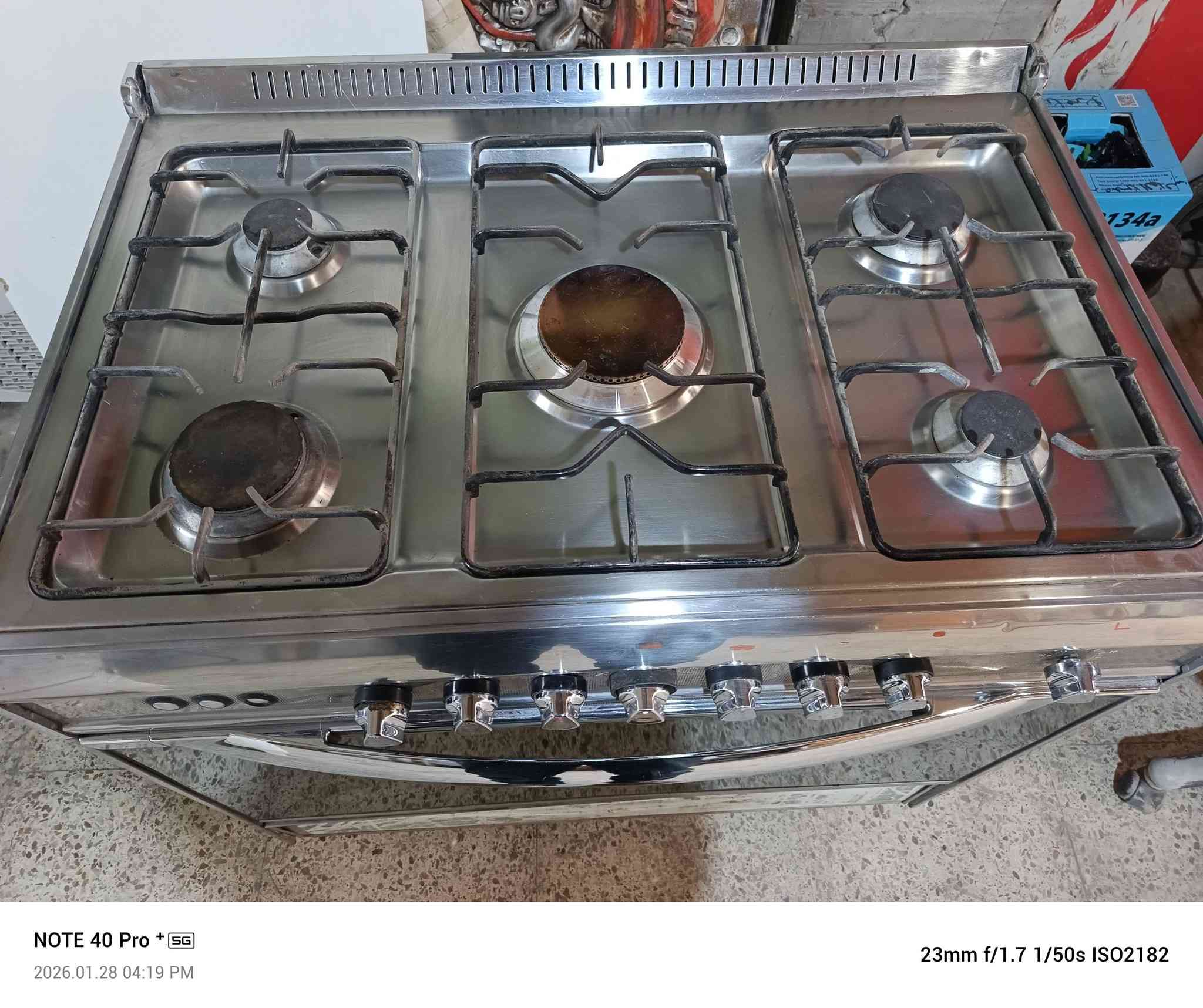 السلام عليكم للبيع طباخ مصري ستيل نضافه ٩٠ بالميه مال باله شغال حتى الفرن العنوان الناصرية شارع ٢٠ التواصل وات ساب *********** السع ١٨٠ الف سعر بلاش
