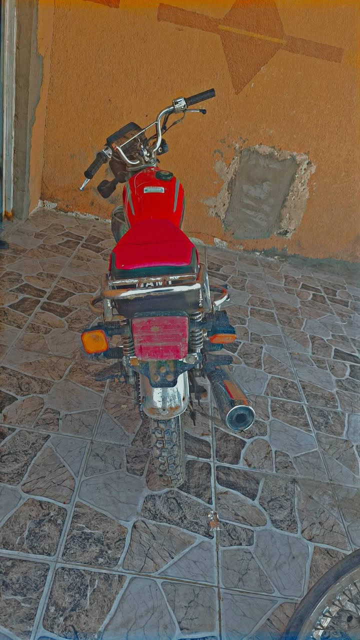 سلام عليكم شباب تأكير 2021 لبيع دراجه مرتبه واحد علئ واحد 
 ما مغسوله ابترابه وراق محرك ما مفتوح السعر 450 بيه مجال أو هاذا راقمي ***********
***********
