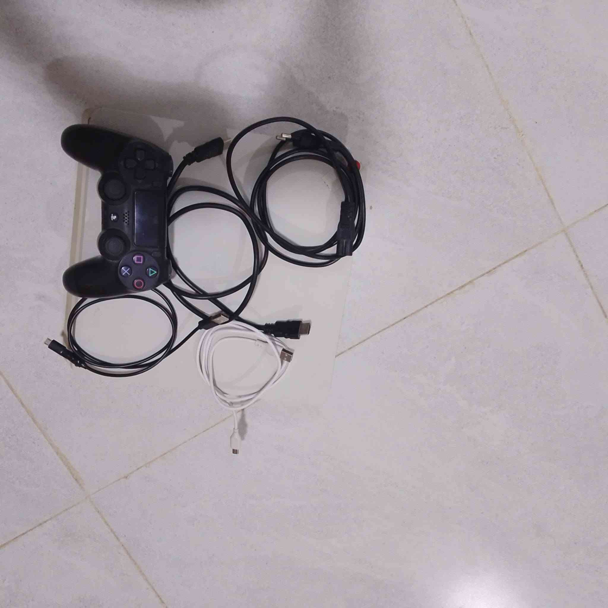 ***********
بلي 4 نضيف مئة من مئة مهكر 8العاب سعر 190 وبي مجال
