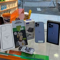 آيفون ١٣ برو ماكس • كارتون وشاحن • حي الفاطمي