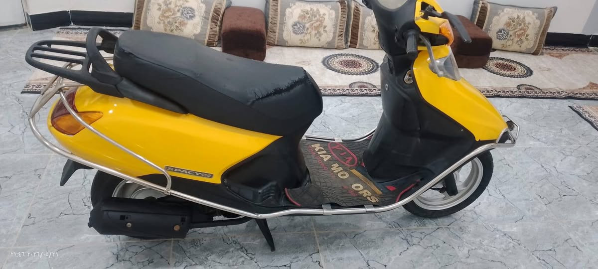 سلام عليكم دراجه سبيسي ماليزي للبيع الدراجه جاهزه كهربائيات كلها شغاله كفراتها نظيفه دبلاتها نضيفه تايراتها نظيفه دبل استان شلعتها خير من الله فقط بيها صوت بسبب الكام شفت السعر 300 وبيها مجال عنوان كوت حي الحكيم نزلت عميد جادر الاتصال على الرقم ***********
