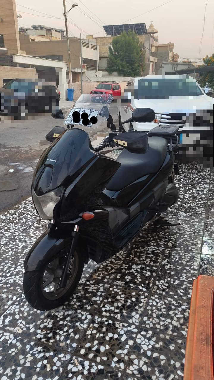 دراجة هوندا فاز رقم بغداد انكليزي تحويل ثاني يوم سنويه بااسمي بدون كير عميه مكينه وكهربائيات مكفوله كفرات بيها ملاحظات بسيطه مال استخدام الدراجة مشتريها ب2022 على ايدي اخذتها من الرمبة ورقمتها دراجة خير من الله بس بانزين ودهن امانه مطابه فيتر ابد هاي الفتره كلها مكانها بغداد العطيفية سعرها  (مليونين و900 الف ) تواصل واتساب ***********
