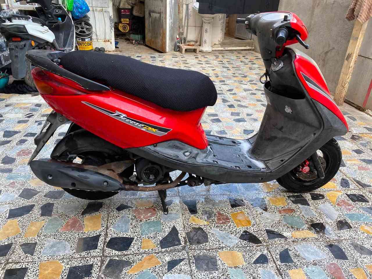 سلام عليكم شباب دراجه بريز كابريتر للبيع دراجه صارلها ٣اشهر نازله رمبه فقط كفر تايوان مكينه كفاله مالها صوت دراجه شلعه ومعدل خير من الله كهربائيات كلها شغاله سلف وهندر بس باتريها برادله شحن زوج تايرات جدد سويجات ثنين دراجه كلش حلوه السعر ٥٥٠وبيها مجال حك الجيه مكاني بغداد بوب الشام رقمي ***********
