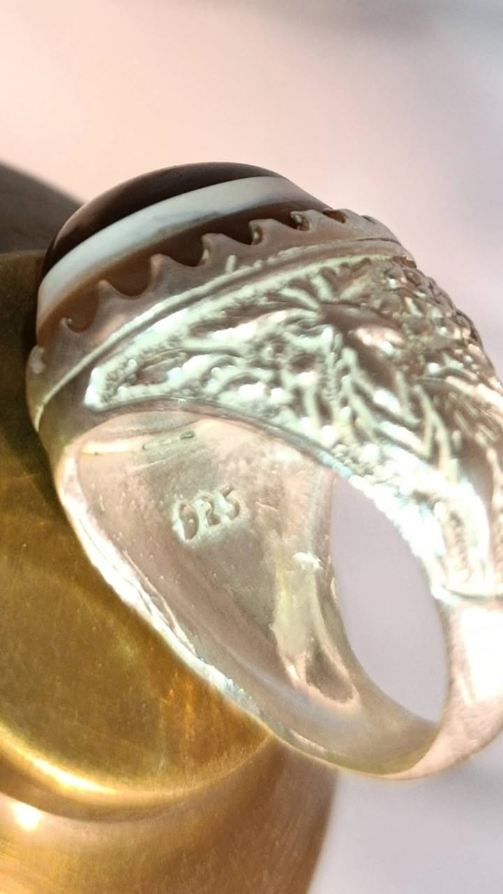 خاتم فضه مختوم
الحجر جزع يماني قديم جدا
سعره مع التوصيل ١٣٥ قفل
يوجد خدمة توصيل


**إذا كنت صاحب هذا الإعلان وتريد حذفه لأي سبب، رجاءا أرسل رسالة إلى الدعم الفني**