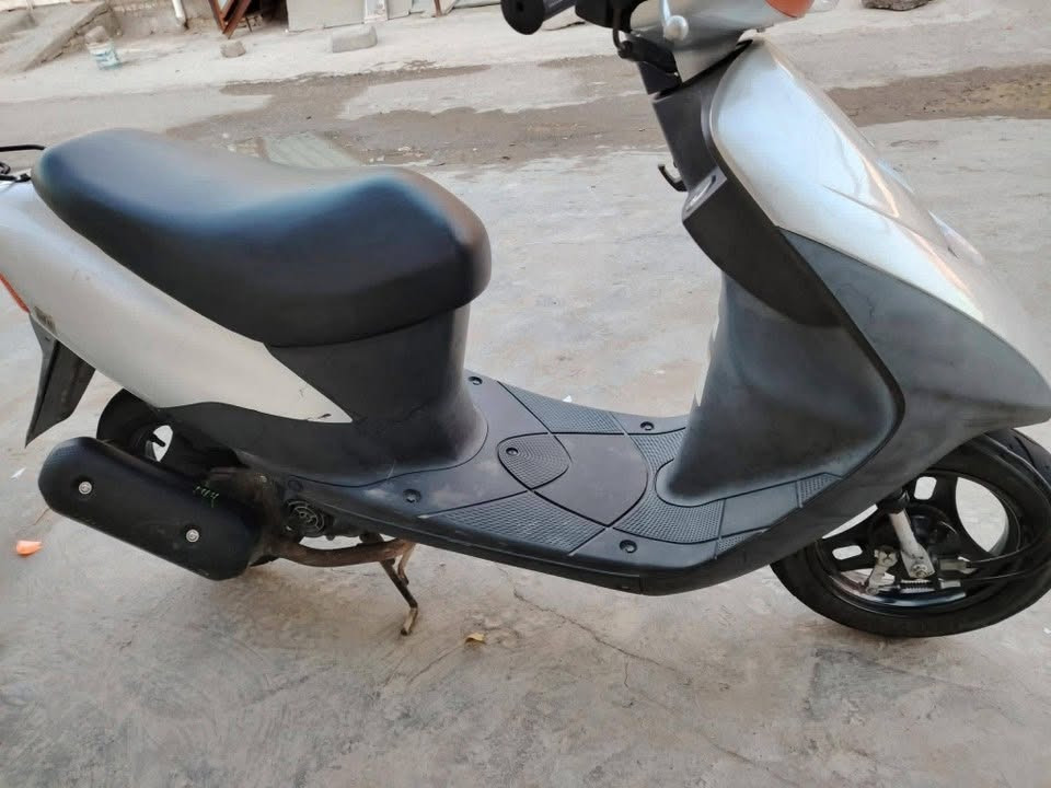 دراجه ساسوكي رياضي للبيع 
دراجه صارله شهرين من طلعت من الوكيل 
سعر بسيط كلش 
المكان ميسان 
التواصل …***********
