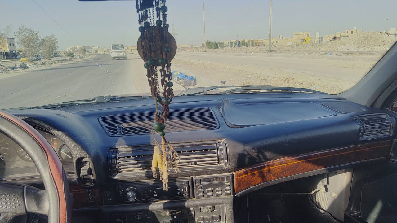 سلام عليكم
بي ام 735 موديل 1992  v6

مكينتها حلوة بس الكير فصل تنميره تمشي شوية ويفصل 
بدلت الدهن مالته لكيته خابط بينما كلشي ماجان بي خابرت سيد يحيى الله يوفقه  كلي مايرادلها بس الكير يتنضف هو والتورباين وكذلك القزان سوية
اما التبريد شغال العام اسافر بيها الظهر  بس الفان ظل يفصل هسه

ابيعها على وضعها سنويتها ساقطة 2020 الغرامات عليه 
السعر 33 ورقة مكاني الناصرية


**إذا كنت صاحب هذا الإعلان وتريد حذفه لأي سبب، رجاءا أرسل رسالة إلى الدعم الفني**