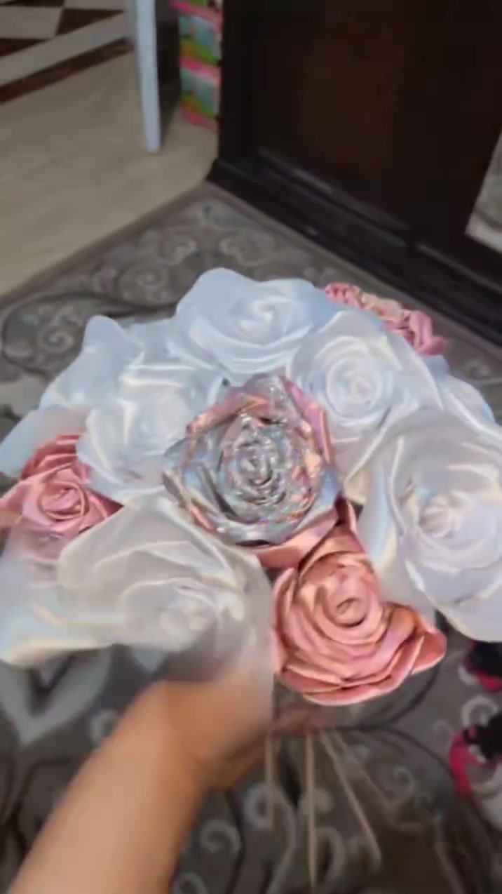 متجبلها ورد يـــ ابراهيـــــــــــــم😂😘♥♥♥♥. 
ابعتي تفاصيل البوڪيه و تنفيذه احسن من صورته☝🏻♥♥♥♥♥♥♥. 
الڪاميرا دايماً بتظلم الشڪل حقيقي♥. 

#ورد #بوكيه #بوكيهات #الشعبـالصينيـمالهـحل #خطوبة #design #اكسبلور #كوشتك #كوشات #اسكندرية


**إذا كنت صاحب هذا الإعلان وتريد حذفه لأي سبب، رجاءا أرسل رسالة إلى الدعم الفني**