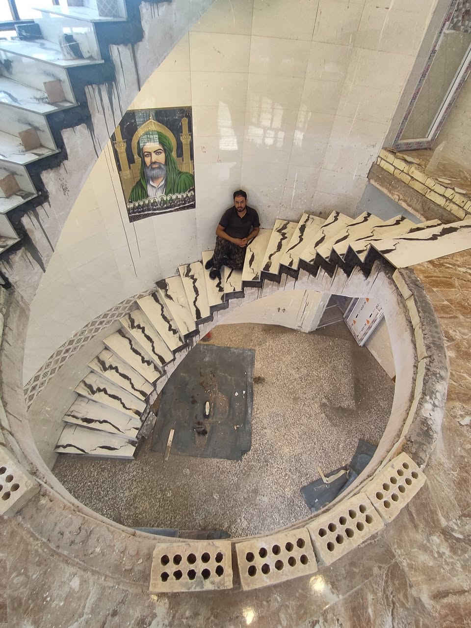 خلفه سيراميك متفرغ للعمل
نعمل سيراميك مرمر كرانيت 
بايات درج حجر قرض بورسلين 
استفسار اكثر اتصل 
 ***********واتساب***********
‏‪مستعدون لكافه أعمال الترميم
