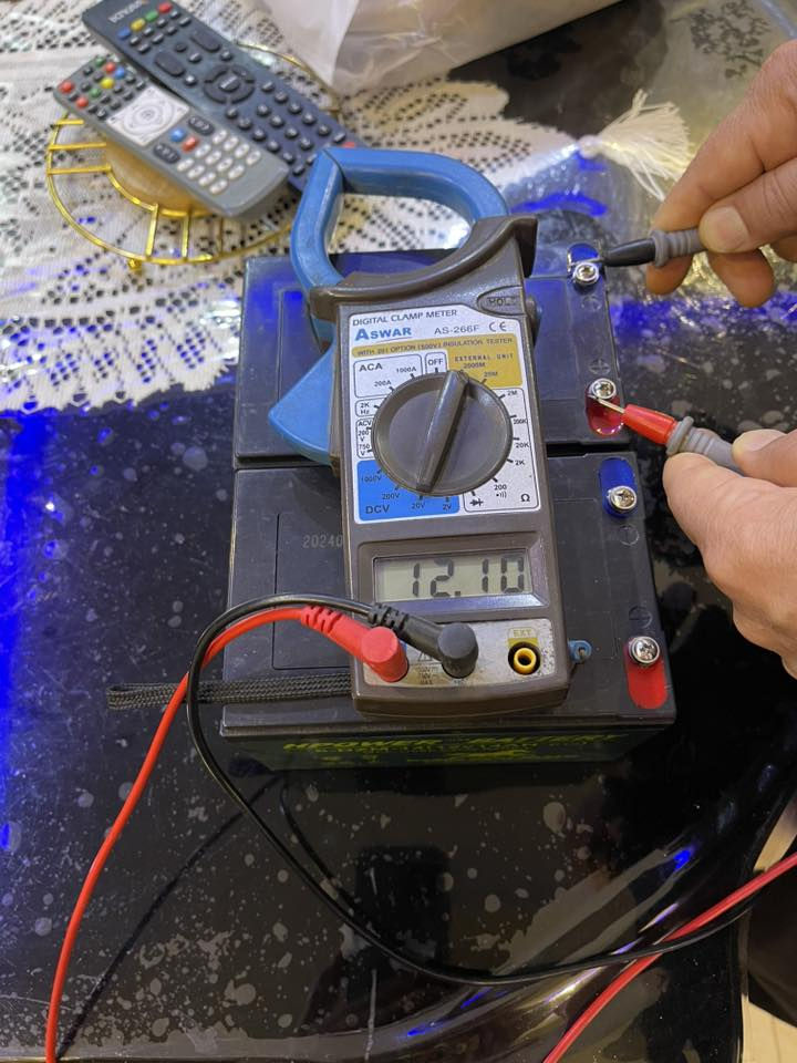 السلام عليكم البيع بطاريات 12 فولت جديده كما موضحة بالصورة للاستفسار ***********  مكاني بغداد شارع فلسطين سعرهن 40 الف عدد 2
