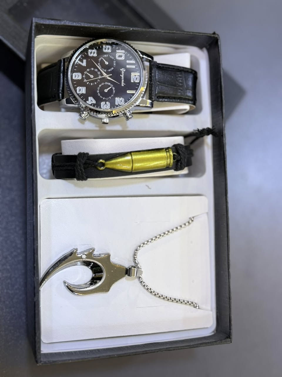 هسه نختلف عليهن 
هاذي هم ترهم هديه 😅
متوفر الأن 
يم مكتب جاسم للموبايل 
العنوان ناحية الزاب قرية شميط 
جاسم ***********
