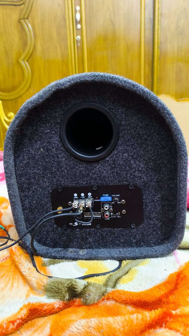 السلام عليكم حبايب
دمام صوت حجم كبير 
صوت مرتب وعالي يخبل كامل هوه والفيش والشخاطه جيب وشد كبل 
للبيع او مراوس بغراض شعندك نزل بالتعليقات 
سعره 50كامل هوه وملحقاته
مكاني ديوانيه 
***********
