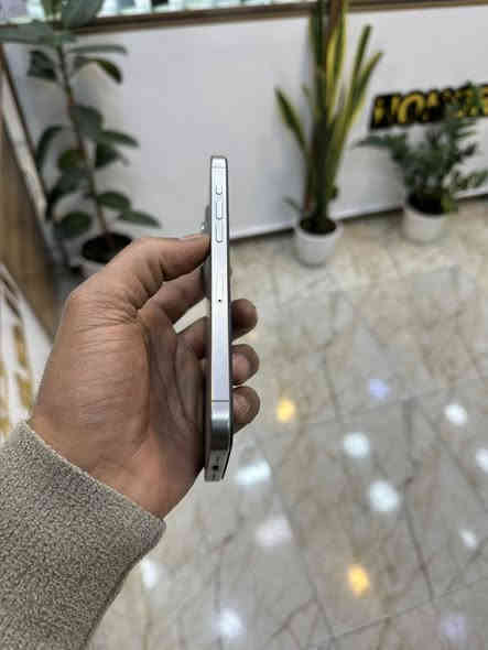 السلام عليكم 
15 برو ماكس 
ذاكرة 256
بطارية 89
دبل خط ZA
مبدل شاشة نوعية وسط
الباقي مكفول
سعر 775 بي مجال قليل
تواصل ***********
