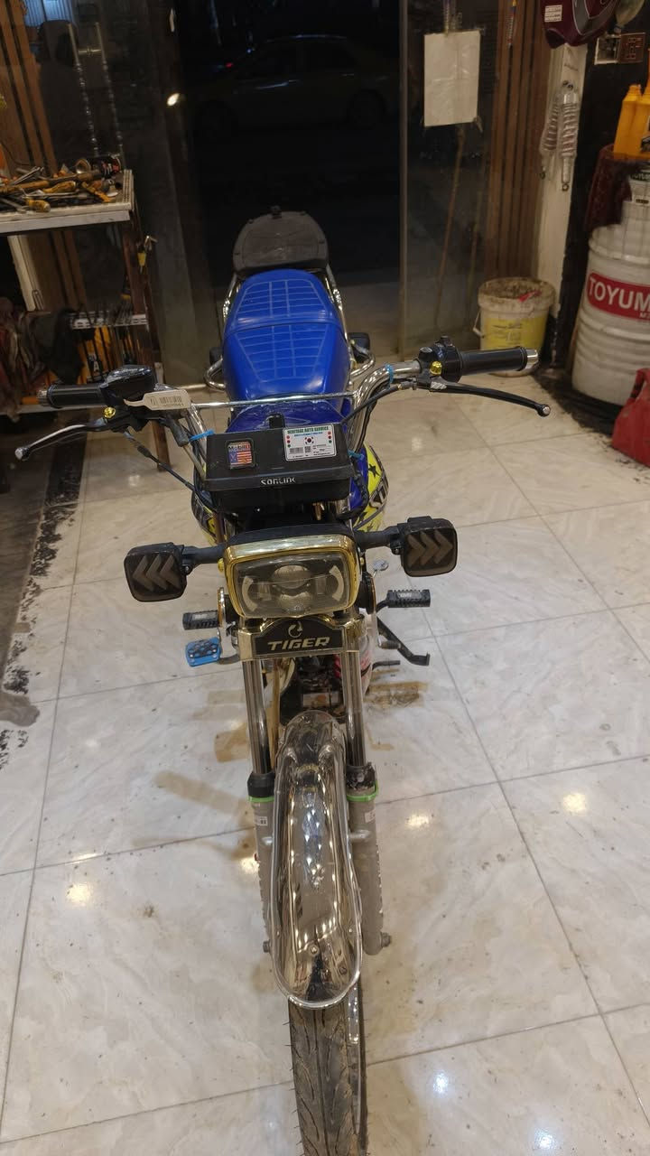 السلام عليكم إيراني اربعه كير موديل 2024 الدراجه نضافه فول ماناقصهه كلشي العنوان سامراء مدخل حي الإفراز سعر 600 للاستفسار هاتف ***********
