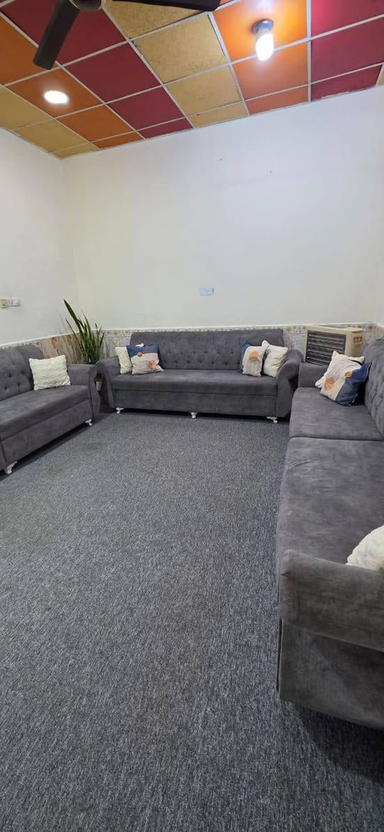 اسعد الله اوقاتكم احبتي 

توفر دارين سكن كونكريت مسلح 

كل بيت يحتوي على غرفيتن وصاله كبيره ومجمع صحي وديوانيه 

مساحه الكليه 280متر 

طابو صرف زراعي باسم عراقي 

سعر الكلي90 مليون وقابل للتفاوض

العنوان البصرة ابي الخصيب العوجه شارع المقيمين قرب المدرسه العراقيه 

للاستفسار /***********📞
