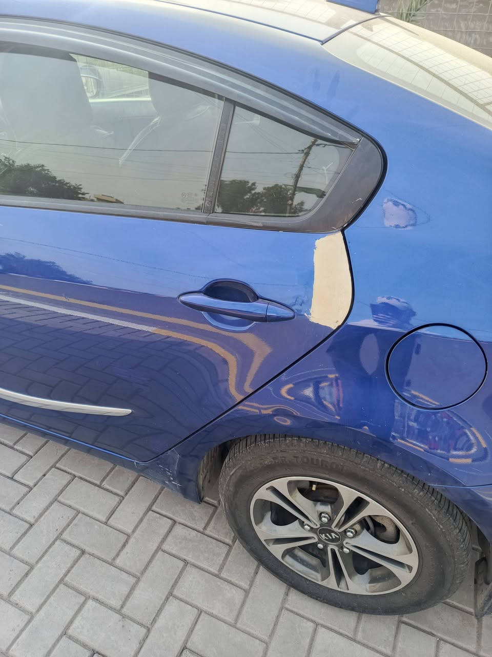 كيه فورتي موديل ١٧ اني مستورده بسنته حادث جاملغ عكس السايق بدون تبديل بدون ايرباك تدفئه بالكشنات مابيه جراد .. برغي مامفتوح بيهه *********** ابو يوسف السعر ١٣٠
