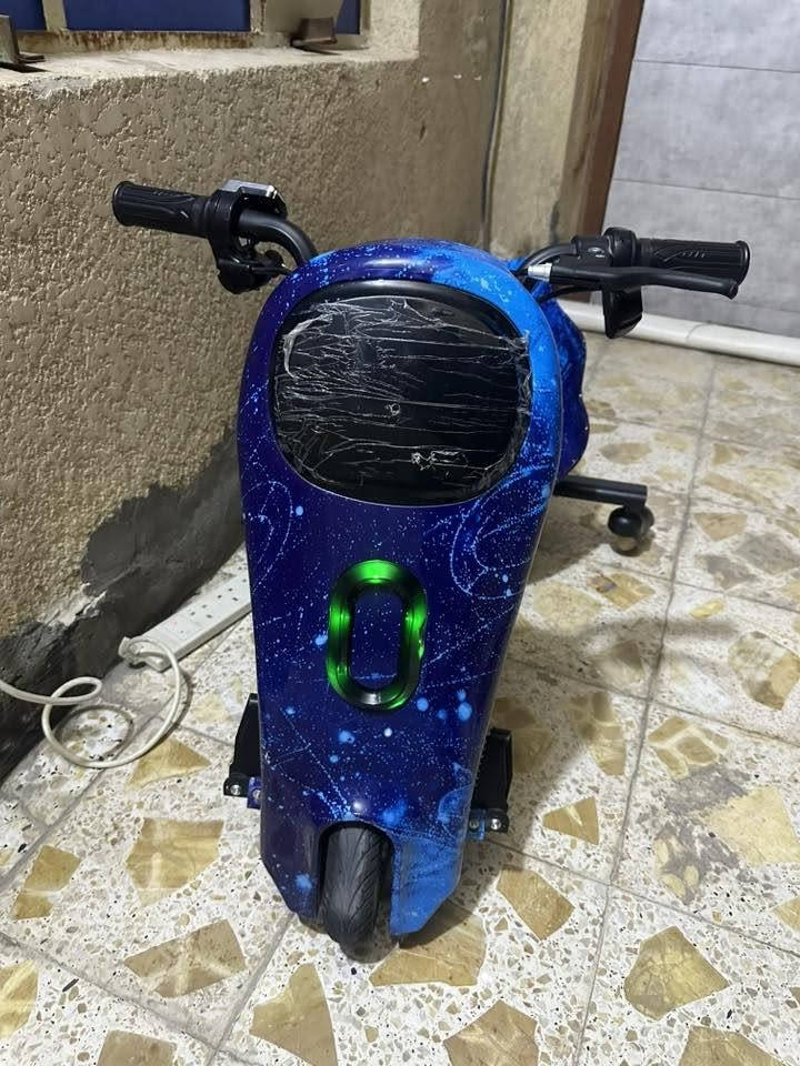 السلام عليكم سكوتر للبيع بعده بالايلون جديد كلش ماخذينه ب١٦٥ إذا اكو شراي ب١٠٠ نهايته قفل وتجي وتشوفه شرط كسر كارتون ***********
