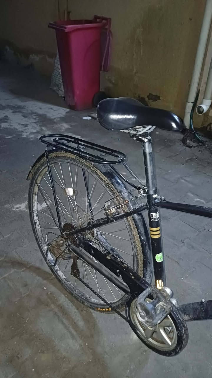 بايسكل للبيع السعر ١٠٠الف بي مجال الرقم بي واتساب ***********
