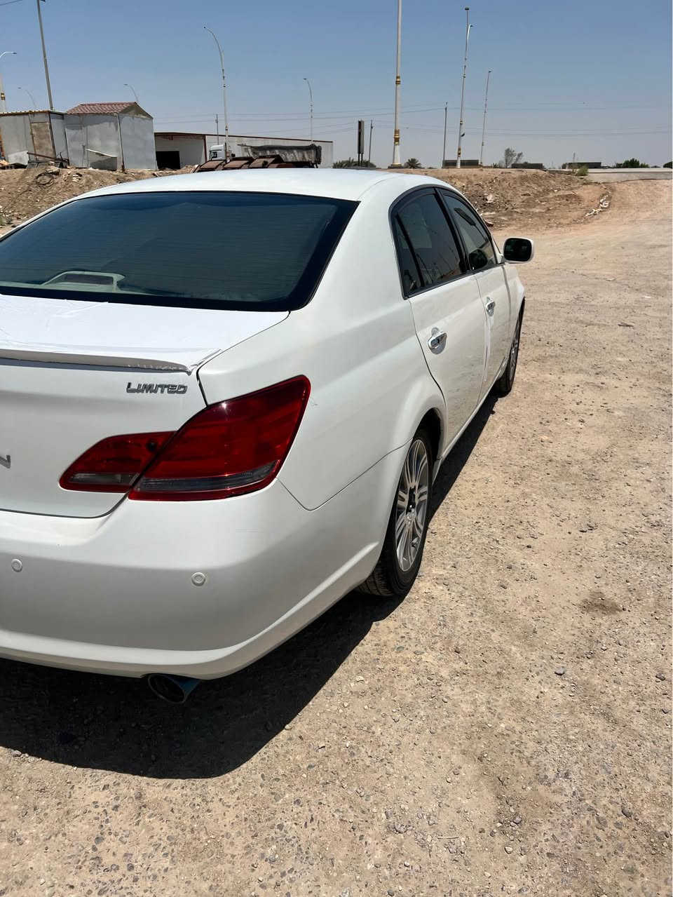 السلام عليكم 

تيوتا افلون خليجي 
موديل 2008
السياره نظيفه جدا
تخم تاير 
حداديه 
مكينة كير مكفولات 

فول للاخير 
سلايت 
كشنات كهرباء كلها شغاله 
خزن ميموري 

السيارة كل نقص مابيها ع الشرط 
مكان السيارة السماوه 
*********** السماوا, المثنى
