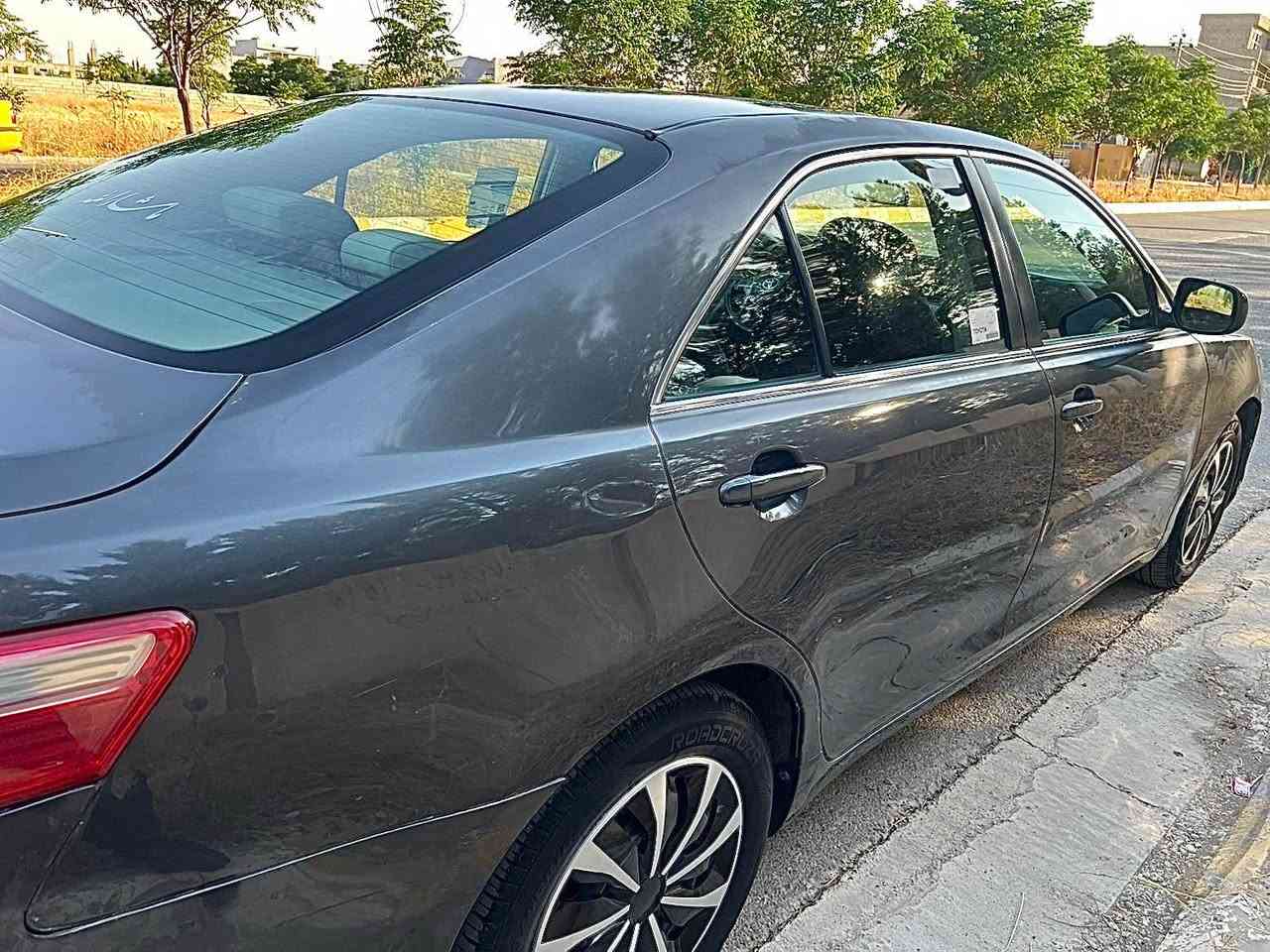 Toyota Camry 2009 Le 
کـامری 2009 
 - هیچی پـێوە نیـیە 
 - تەنهـا کاڵ بوونەوەی هەیە و بێ بۆیـاخە 
 - تەقە و ڕەقە و کارەبای هەموو شتێک بە شەرت
 - ٤ تـایەی لۆکی لە ژێرە 
 - سەیارەکە بێ مەسروف و بێ کێشەیە 
 - سەنەوی تـا ٢٠٢٣٠ تازەیە 
 - کـارت بەنزینی هـەیە و بە ناو خۆمانەوەیە 
 - نـرخی کۆتای ٩٠ گەڵا و مەجالێکی کەم     *********** شمشمل, السليمانية
