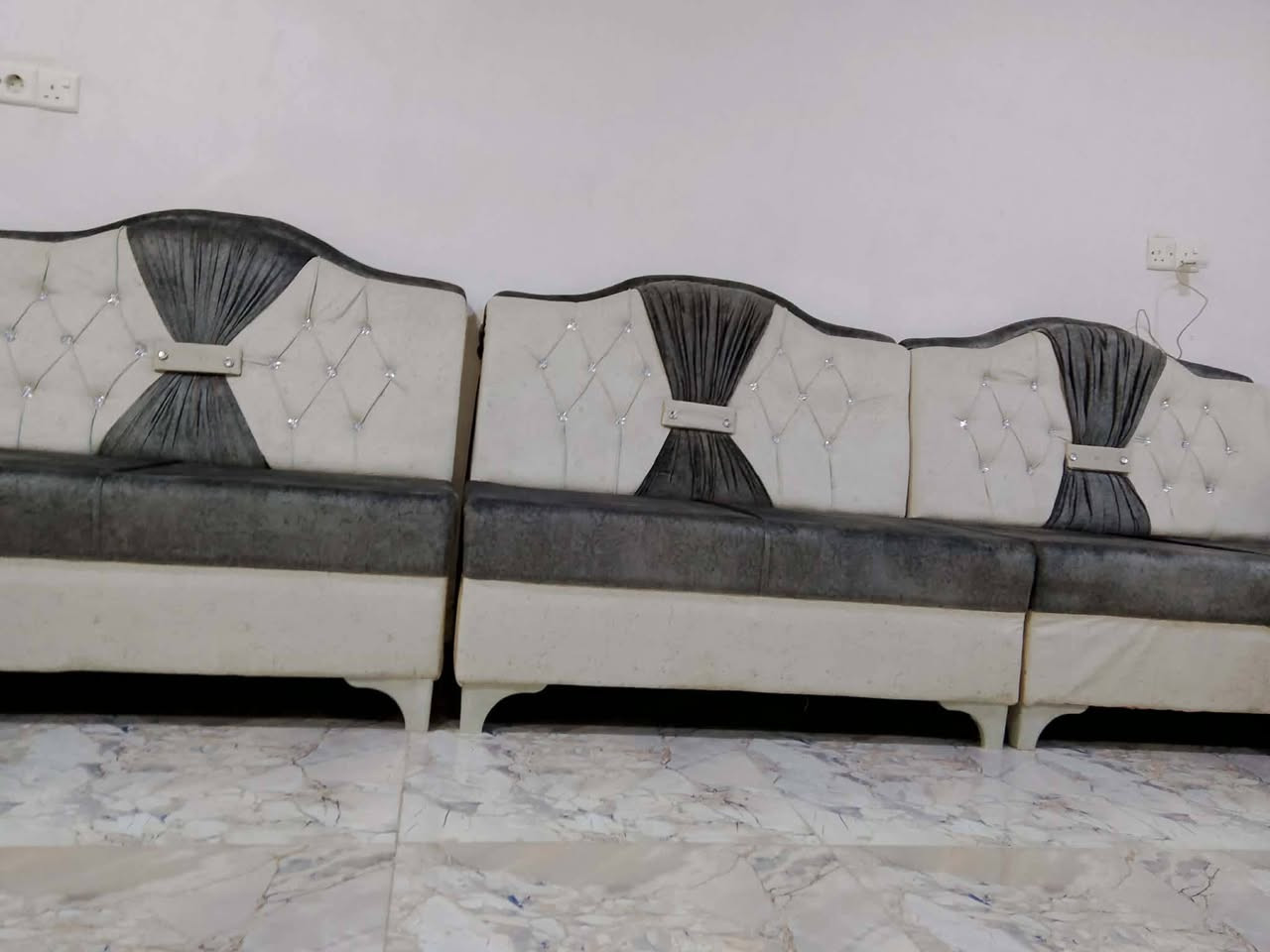 ديوان تركي نظيف للبيع


**إذا كنت صاحب هذا الإعلان وتريد حذفه لأي سبب، رجاءا أرسل رسالة إلى الدعم الفني**