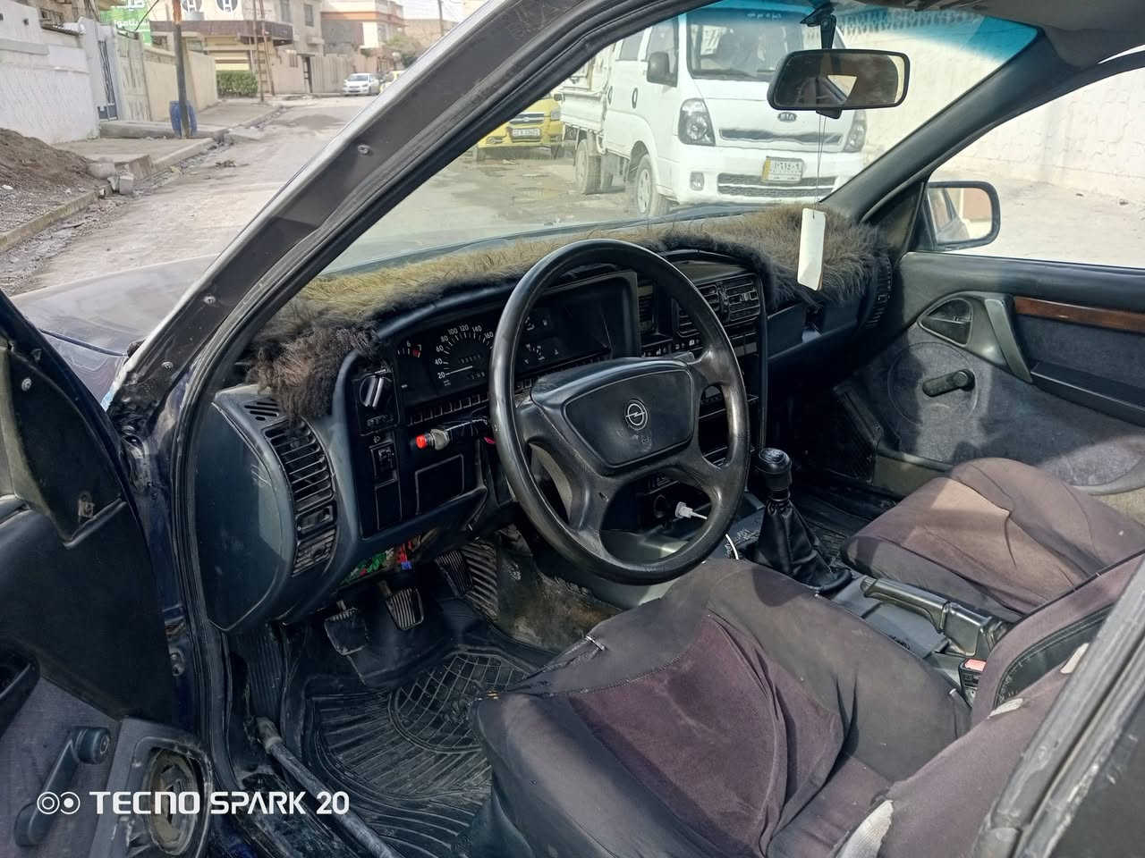 السلام عليكم
سياره للبيع اوميكا موديل 1989
سياره نظيفه رقم انكليزي هزه جديده سنويه الى 2030 باسمي تيرات جديده بسعر 28 وبيها مجال 
للاستفسار 
***********
