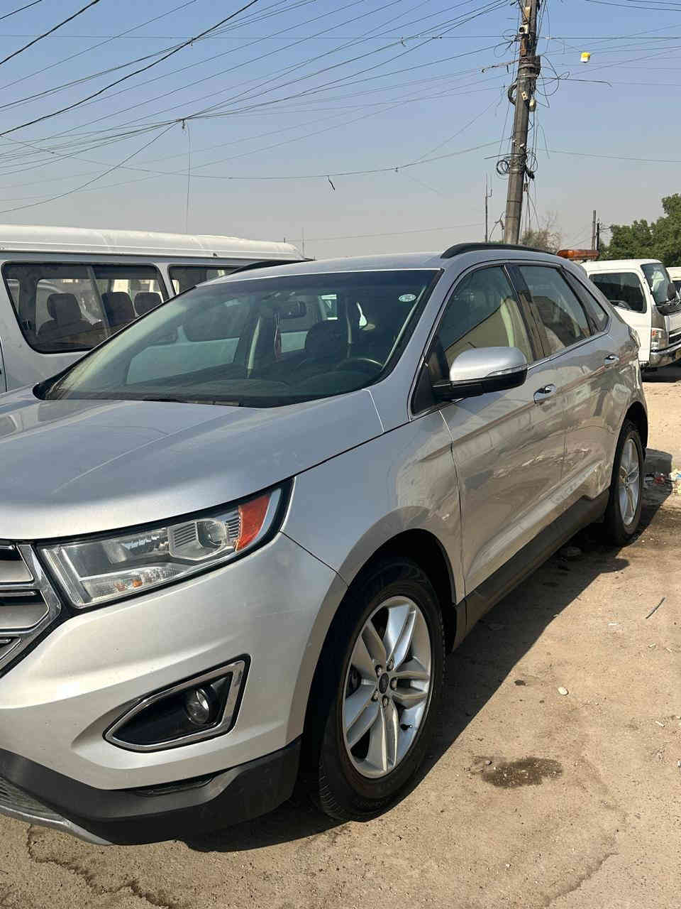 السلام عليكم من رخصة الادمن للبيع سيارة فورد ادج موديل 2017 كلين بدون حادث عده بارد قليل الون سلفر مواصفات SEL معروفه السياره على وضع الشركه ما مبدل بيهه شي رقم اربيل بسمي تحويل ثاني يوم مكان السياره بغداد السعر 145 ورقه الشراي يتصل وبيخير ويدلل بيهه مجال شي قليل حق الجيه موبايل ***********
