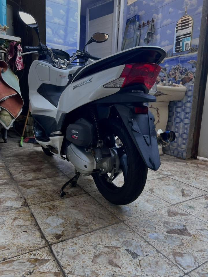 PCX جيل ثاني
ماشيه 13 الف فقط دهن موتل وبانزين سوبر الله شاهد
ع ايدي ماخذها رمبه ومن اخذتها جانت ماشيه 12 ونص
صارلها 45 يوم عندي
كامله ومكفوله كفاله عامه
الدراجه رمبه بالجيس والله
سعرها 19 ونص وبيها مجال قليل 
للعلم ماخذها 21 ورقه اني
مكاني نهاية حي اور ورقمي ***********
