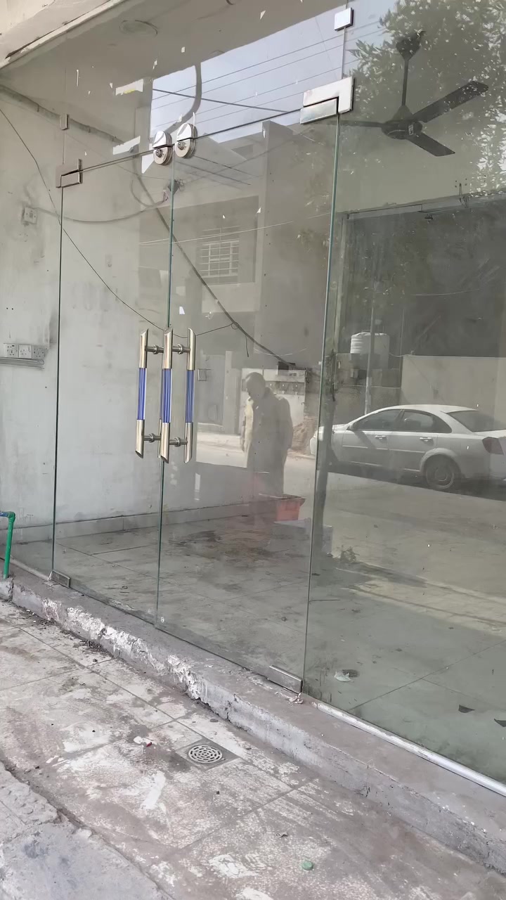 السلام عليكم جام خانه محل للبيع وحده قيااسها٤*٢٨٠والثانيه قياسها٣*٢٨٠مكاني بغداد  وهذا رقمي ***********
