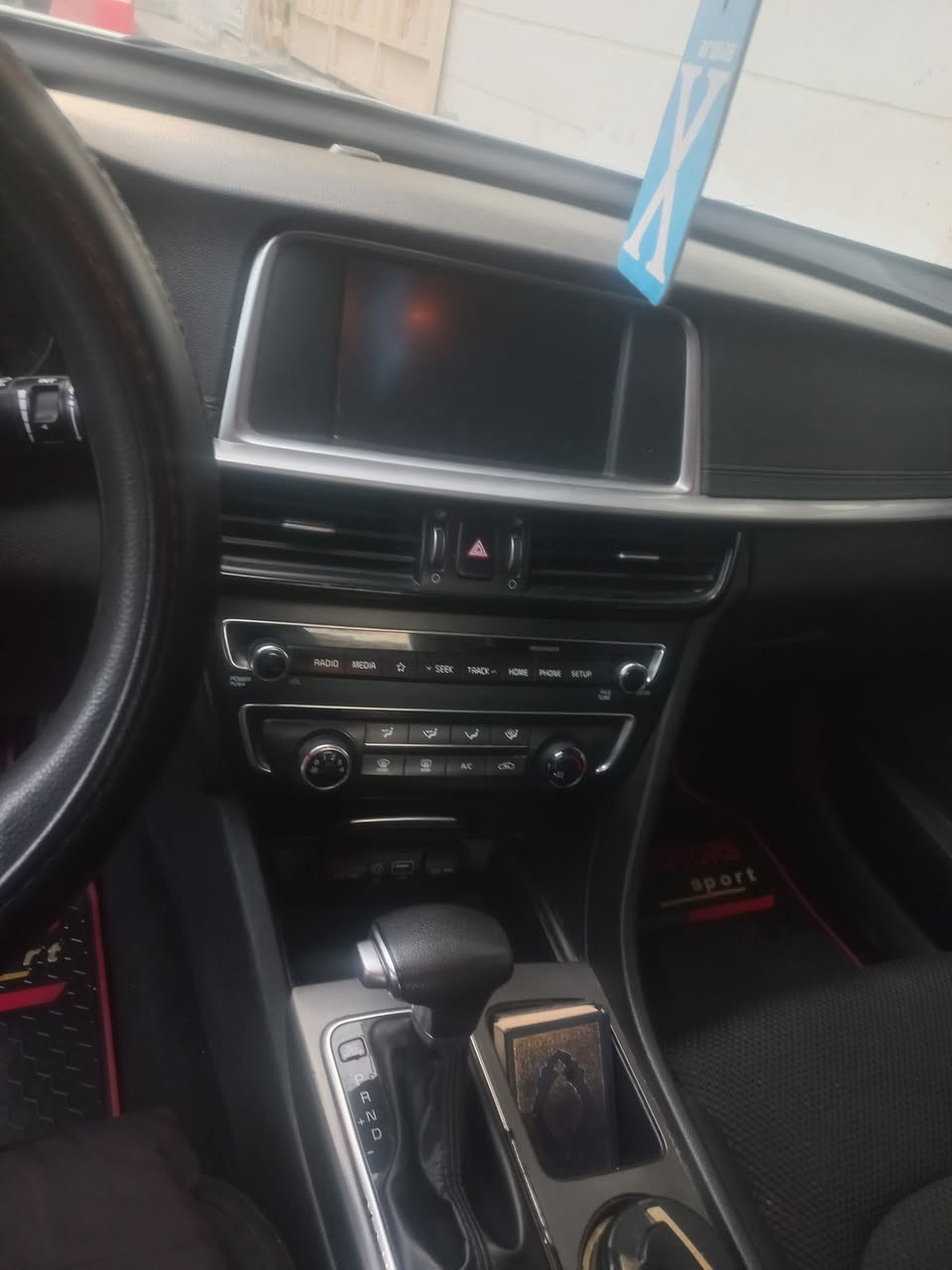 السلام عليكم كيا اوبتيما موديل 2019 رقم بابل بأسمي عنوان بغداد الكرخ الجعيفر مواصفات السياره رادار أمامي وجانبي حساسات خلفي كاميرا دواره شاشه حجم كبير قياده 3انضمه لايت زنون تخم تاير جديد صدر خلفي أمامي جديد باتري جديد السعر 136وبيها مجال ***********
