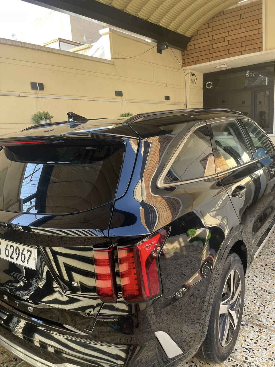 السلام عليكم للبيع……..
الموديل: 2021
المركبة: كيا سورينتو S (Kia Sorento S)
المنشأ: وارد أمريكي
المحرك: 2500 تيربو
الركاب: 7 راكب
​✅ بانوراما على طول السقف تشغيل عن بعد
✅ محرك 2500 تيربو (قوي)
✅ فول مواصفات (يُرجى الاستفسار عن التفاصيل من المالك).
​📸 حالة السيارة والحوادث:
​الضرر: بنيد (غطاء المحرك) وجاملغ (رفرف) مصبوغ البنيد مغلف.
​السونار: موجود في المنشور.
​الحالة العامة: السيارة نظيفة.
​📍 المكان: بغداد - الأمين الثانية
📞 للتواصل: ***********
​معلومات التسجيل:
​رقم السيارة: بغداد الدولي.
​💰 السعر: 21 0 
#كيا_سورينتو
#Sorento_S_2021
#وارد_أمريكي
#بغداد_الأمين_الثانية
#بانوراما
#7_راكب
#محرك_2500_تيربو
#رقم_بغداد
#للبيع_
