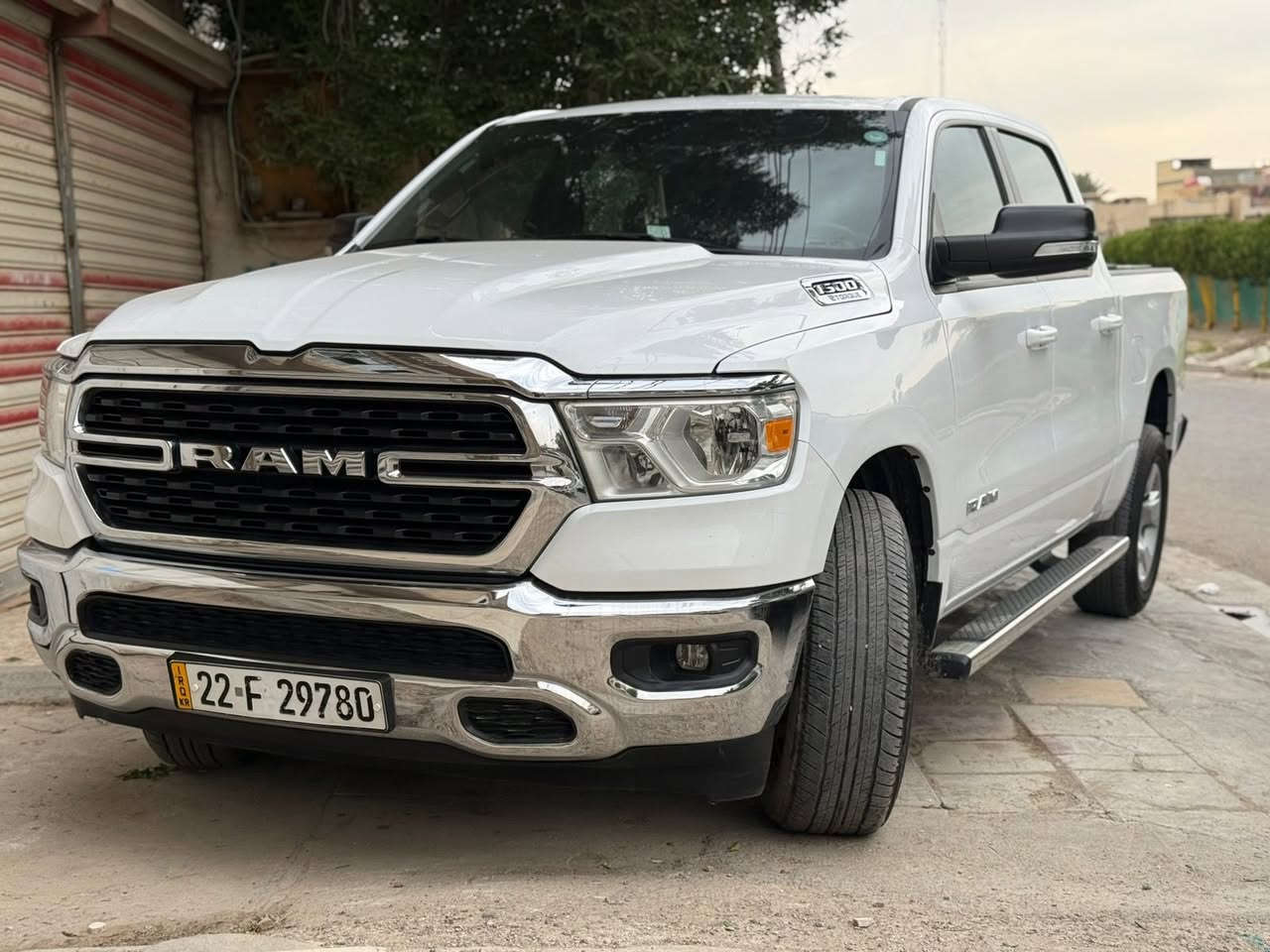 السلام عليكم 
رام بيك هورن 23 
السياره مبدل بدي نفس الون السياره بدون صبغ 
كشن جلد كهربائي 
مري شفط السياره نضيفة مثل مومضح بلصور 
ممعدل عليها ولا لاعب بيها بلادية 
***********
