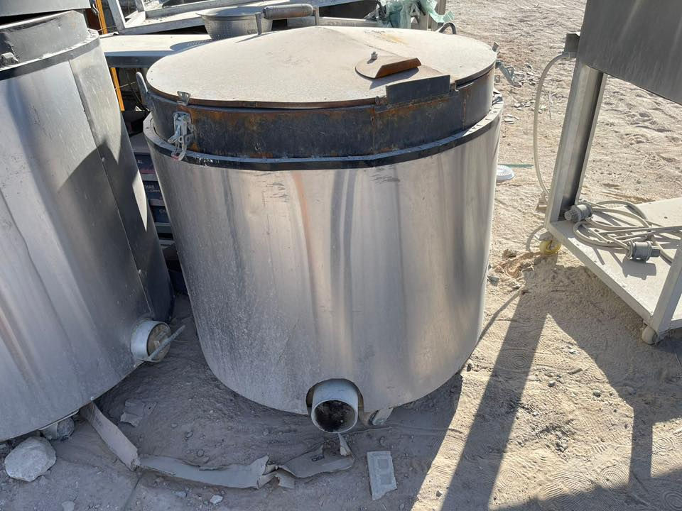 🔹 للبيع – استعمال قليل جداً وبسعر مناسب 🔹

يتوفر لدينا:
 • عدد (2) تنور دجاج يصلح أيضاً لتنور مندي – مبطن من الداخل بحجر أحمر حراري.
 • عدد (1) فرن غاز عملي بحالة جيدة.
 • عدد (1) حوض سنك ستيل.
 • عدد (1) حوض كبير ستيل.

📍الحالة: نظيفة جداً واستعمال خفيف
💰السعر: مناسب وقابل للتفاوض للجادين

📞 للاستفسار والتواصل واتساب فقط:
***********
