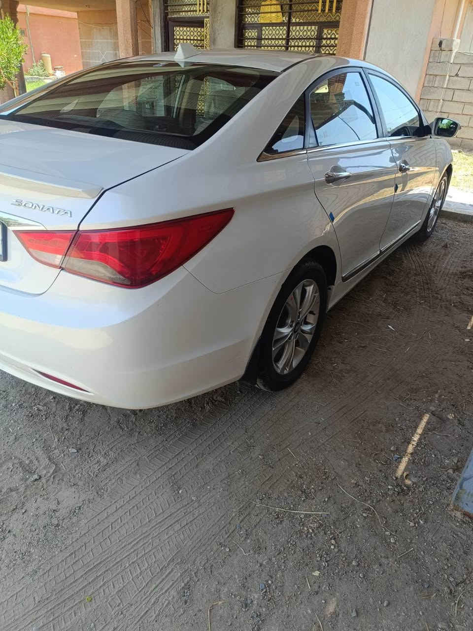 هيونداي سوناتا 2011 (خليجي) 🚗
المواصفات:
 الموديل: 2011
 المواصفات الإقليمية: خليجي
 اللون: أبيض ملكي 🤍
 الرقم: سليمانية
 الحالة الفنية: سيارة مكفوله من كل النواحي (كير، محرك، شاصي، وبودي) وشرط الفحص.
📞 للسعر والاستفسار:
يرجى التواصل مباشرة عبر الاتصال الهاتفي أو المراسلة على الخاص على الرقم التالي:
📱 [‪***********‬ سامراء, صلاح الدين

