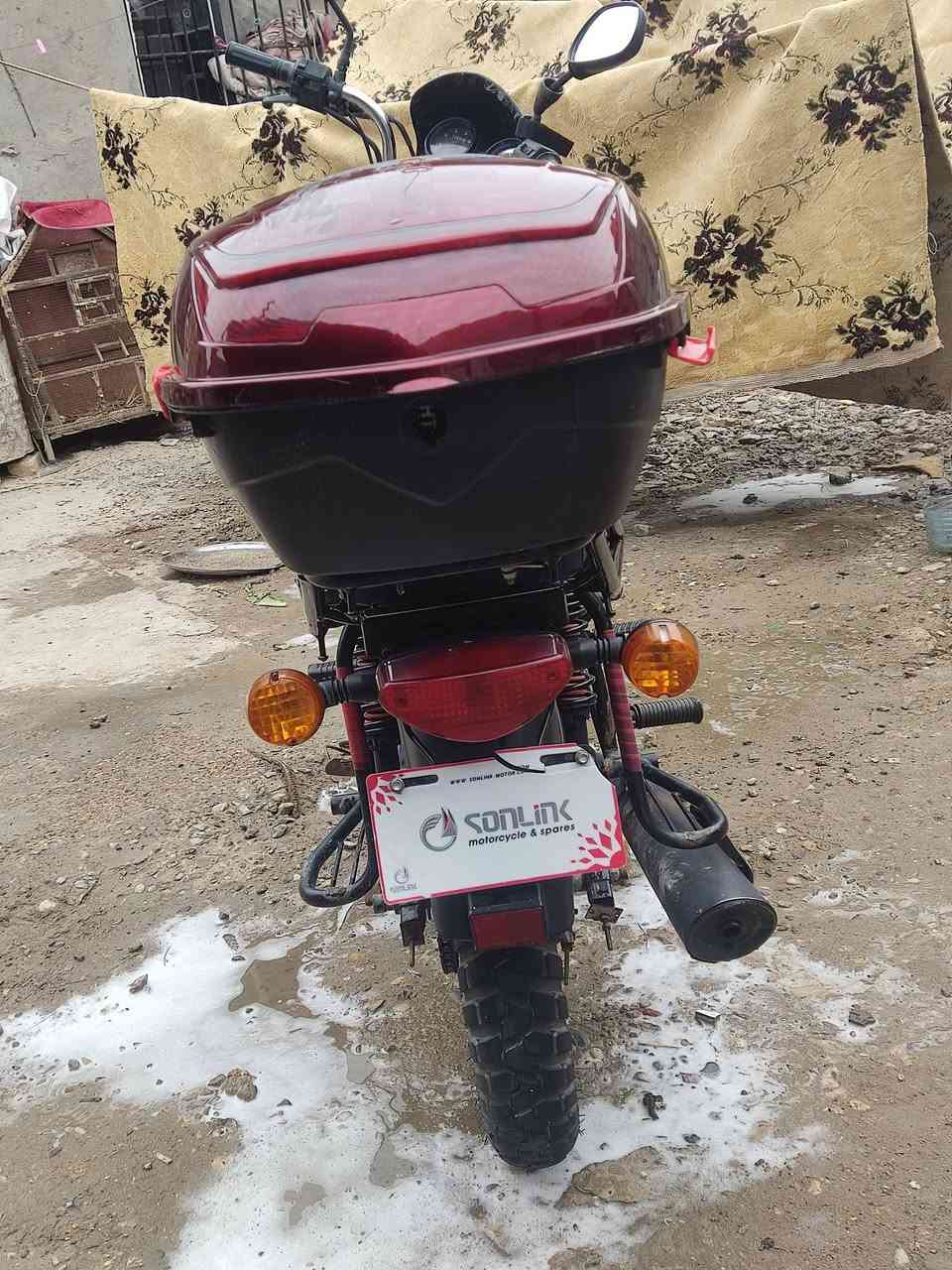 بوكسر موديل 21نضيفه ومرتبه خير من الله مابيهه نقص شغاله هندر وسلف كهربائياتهه كلهه شغاله بريكاتهه شغالات بيهه منفيس وكفلك سرقه وتاخذهه من بيتي 
سعرهه 650وبيهه مجال قليل 
مكانهه بلصلاح مقابل بوب شام 
***********هذا رقمي ودللو
