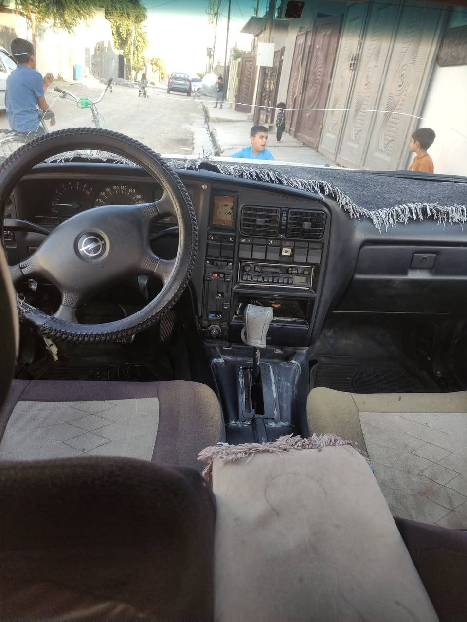 سلام عليكم اوبل اوميكا موديل 91 بيها دفتر بانزين محرك 20 سنويه لل28 كير ومحرك شرط
ترايك وين ما تريد شرط التحويل والوكاله السعر 33
***********
