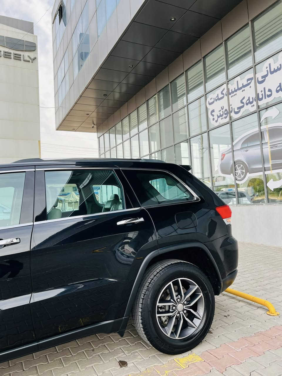 السلام عليكم للبيع فقط
 Jeep  لمتد 
(خلجيه ) وكاله🇺🇸
2018 اربيل بأسمي
فول  لفول مواصفات 
بيها تبديل بنيدببلاديً نفس الون
 فقط شرط الفحص والسونار 
بدون اي اضرار داخله وبدون ارباگ
السياره احلى من الصور
جديده وجاهزه 
السعر مناسب 225
مكاني شارع فلسطين
 الشراي يتصل  واتساب واتصال فقط
***********
