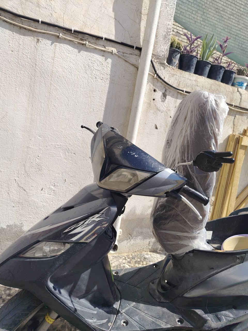 ثعلب
كاملها بس الكفر صفح يمنه مكسور شويه ومصلح 
سلف هندر كهربايات اشاير كلها شغاله باتري جديد دبلات جدد عداد شغال كلشي شغال سعر 650 وبيها مجال بسيط مكاني بغداد شعله  ***********
