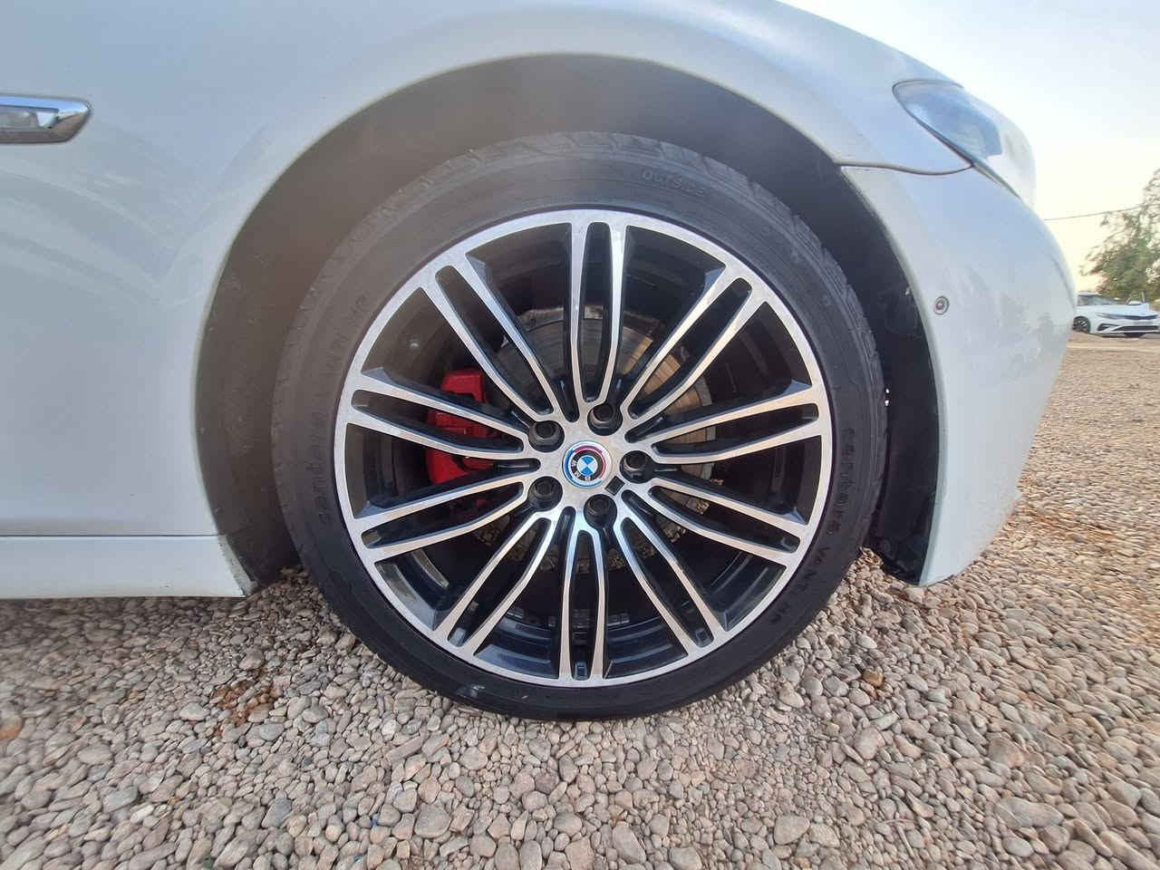 السلام عليكم
BMW530I F10 2012 

محرك . N52 . نوزل قصير تنفس طبيعي 

السيارة خليجية عروش

فول فول مواصفات رقم اربيل الجديد باسمي 

الجناي يعرف مواصفاتها 

صفر مسج 

عليها تحديثات بدبي G30 2022 

ماتصرف عليها دينار ..

والمواصفات ماراح اذكرها لان طويلة

*********** 

السعر ١٨٥ $ ويرهم مراوس بشي أغلى شوي او ارخص شوي ويفضل بيك اب
